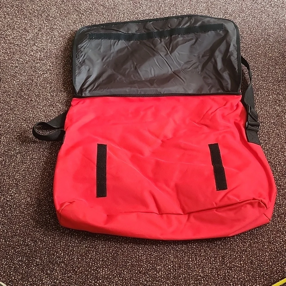 Wilson Messenger Bag - Picture 6 of 9